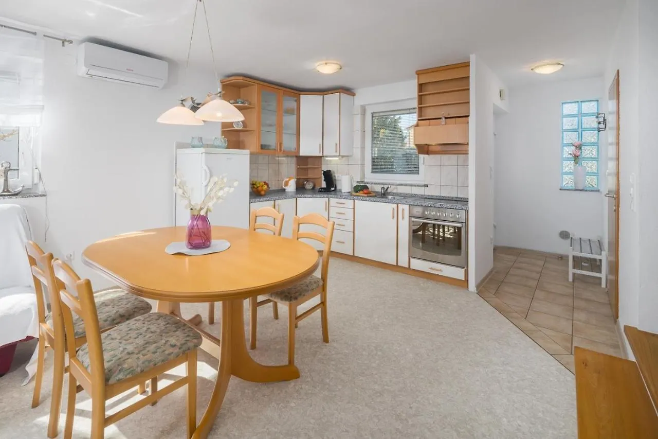 Apartment Mirna In Tar Tar-Vabriga