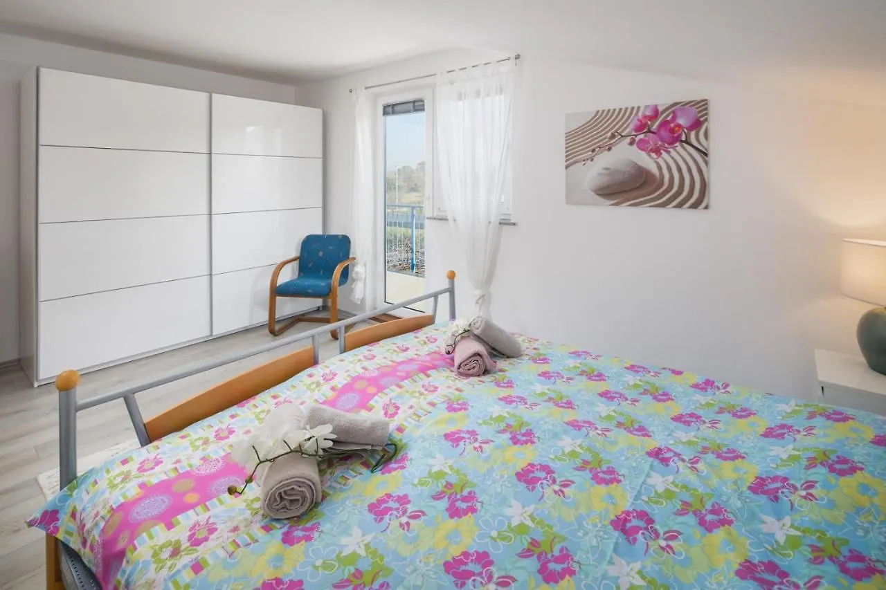 Apartment Mirna In Tar Tar-Vabriga
